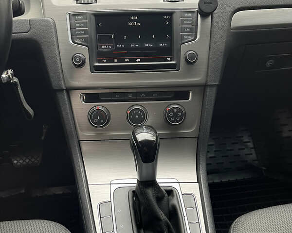 Черный Фольксваген Гольф, объемом двигателя 1.8 л и пробегом 195 тыс. км за 8999 $, фото 33 на Automoto.ua