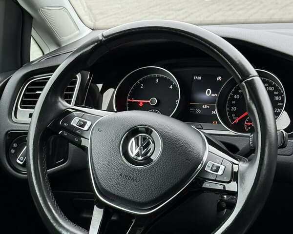 Черный Фольксваген Гольф, объемом двигателя 2 л и пробегом 242 тыс. км за 13290 $, фото 24 на Automoto.ua