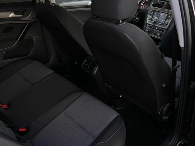 Черный Фольксваген Гольф, объемом двигателя 1.6 л и пробегом 209 тыс. км за 9600 $, фото 5 на Automoto.ua