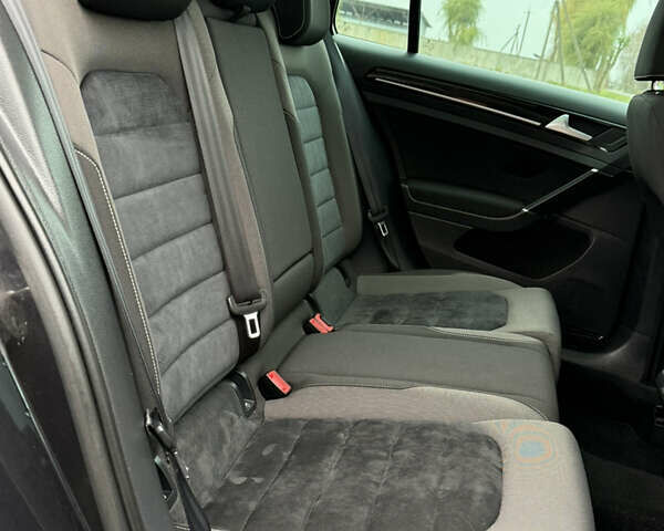 Черный Фольксваген Гольф, объемом двигателя 2 л и пробегом 242 тыс. км за 13290 $, фото 40 на Automoto.ua