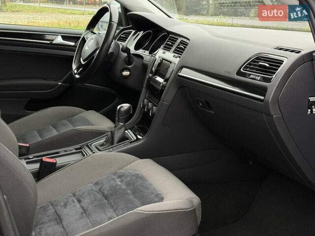 Черный Фольксваген Гольф, объемом двигателя 2 л и пробегом 242 тыс. км за 13290 $, фото 44 на Automoto.ua