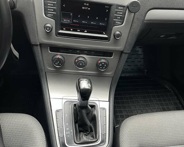 Черный Фольксваген Гольф, объемом двигателя 1.8 л и пробегом 195 тыс. км за 8999 $, фото 24 на Automoto.ua