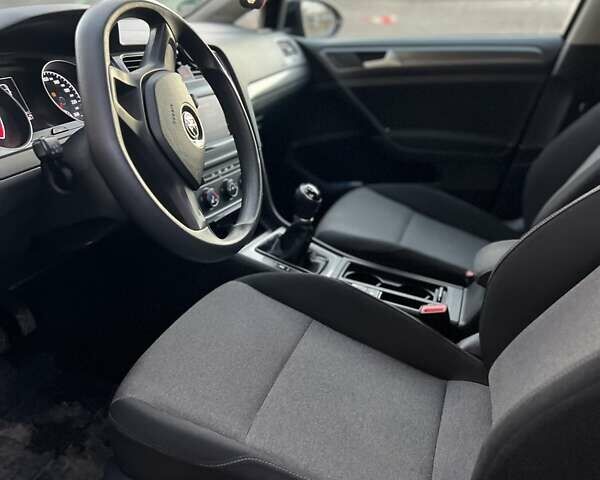 Черный Фольксваген Гольф, объемом двигателя 1.6 л и пробегом 209 тыс. км за 9600 $, фото 22 на Automoto.ua