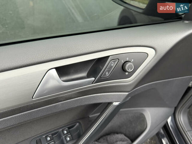 Черный Фольксваген Гольф, объемом двигателя 2 л и пробегом 159 тыс. км за 12999 $, фото 25 на Automoto.ua