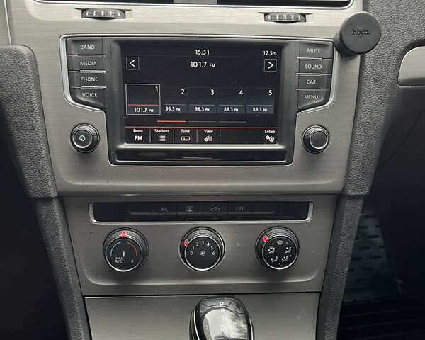 Черный Фольксваген Гольф, объемом двигателя 1.8 л и пробегом 195 тыс. км за 8999 $, фото 22 на Automoto.ua