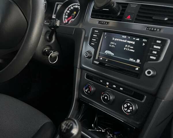 Черный Фольксваген Гольф, объемом двигателя 1.6 л и пробегом 209 тыс. км за 9600 $, фото 14 на Automoto.ua