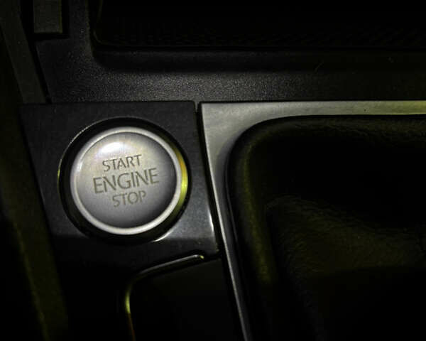 Черный Фольксваген Гольф, объемом двигателя 1.97 л и пробегом 182 тыс. км за 17743 $, фото 41 на Automoto.ua