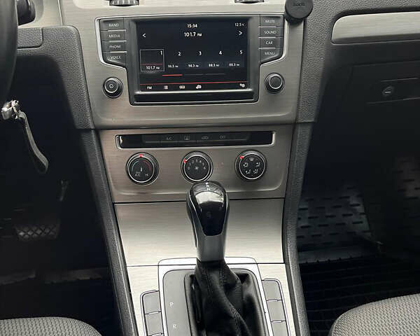 Черный Фольксваген Гольф, объемом двигателя 1.8 л и пробегом 195 тыс. км за 8999 $, фото 22 на Automoto.ua