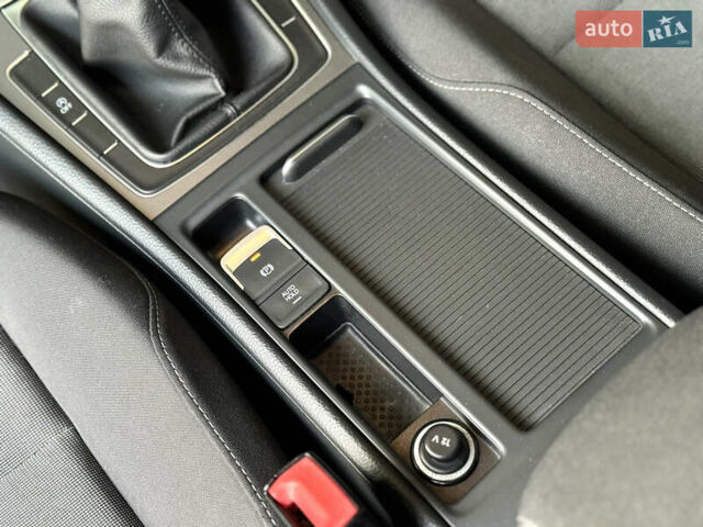 Чорний Фольксваген Гольф, об'ємом двигуна 1.6 л та пробігом 204 тис. км за 10900 $, фото 25 на Automoto.ua