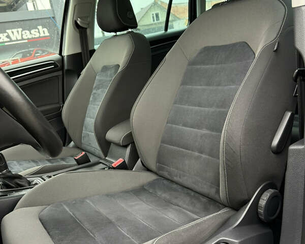 Черный Фольксваген Гольф, объемом двигателя 2 л и пробегом 242 тыс. км за 13290 $, фото 22 на Automoto.ua