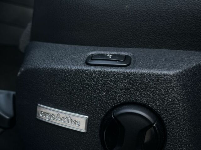 Черный Фольксваген Гольф, объемом двигателя 1.6 л и пробегом 283 тыс. км за 11500 $, фото 10 на Automoto.ua