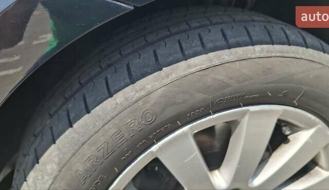 Черный Фольксваген Гольф, объемом двигателя 1.6 л и пробегом 275 тыс. км за 9700 $, фото 12 на Automoto.ua