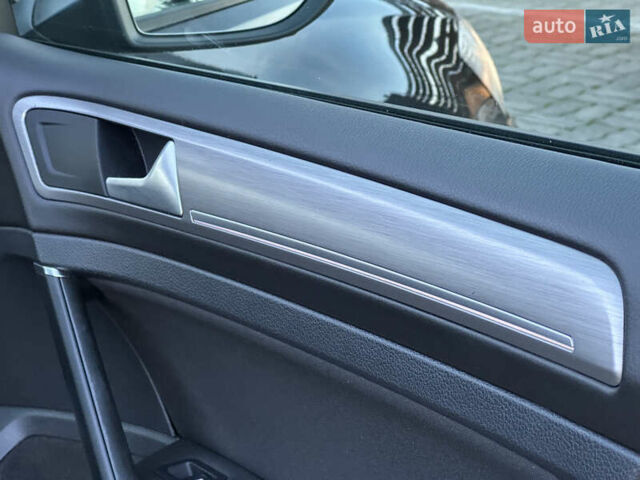 Черный Фольксваген Гольф, объемом двигателя 2 л и пробегом 248 тыс. км за 11999 $, фото 81 на Automoto.ua