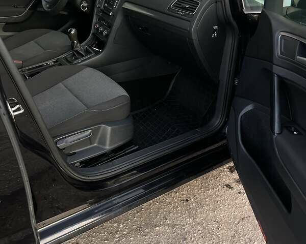 Черный Фольксваген Гольф, объемом двигателя 1.6 л и пробегом 209 тыс. км за 9600 $, фото 9 на Automoto.ua