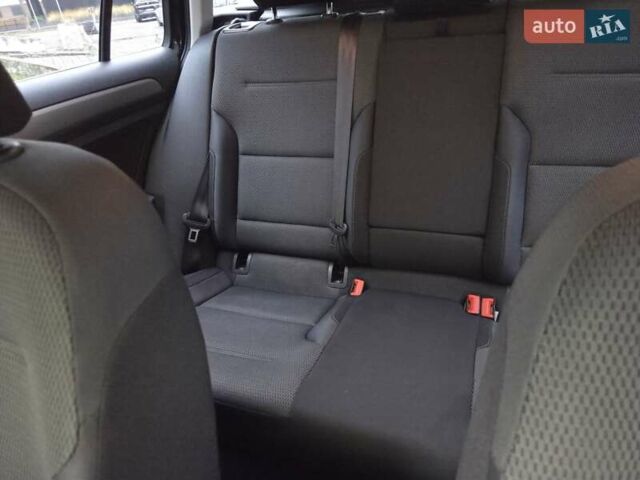 Черный Фольксваген Гольф, объемом двигателя 1.97 л и пробегом 334 тыс. км за 10400 $, фото 19 на Automoto.ua