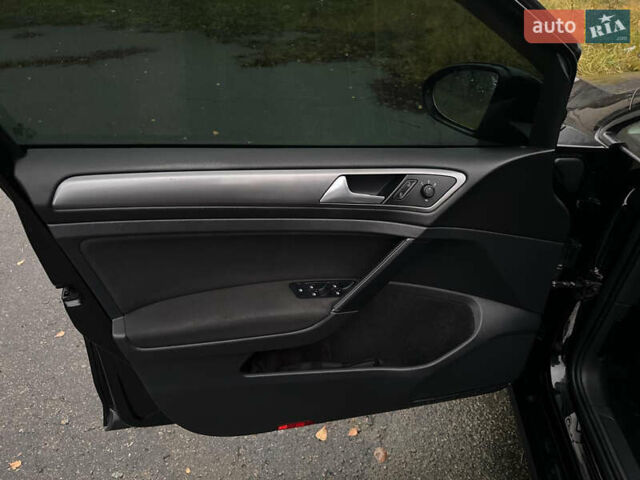 Черный Фольксваген Гольф, объемом двигателя 1.6 л и пробегом 285 тыс. км за 10350 $, фото 21 на Automoto.ua