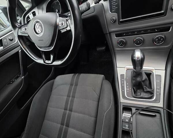 Черный Фольксваген Гольф, объемом двигателя 2 л и пробегом 210 тыс. км за 12300 $, фото 6 на Automoto.ua