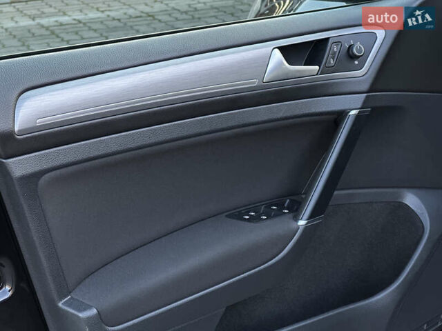 Черный Фольксваген Гольф, объемом двигателя 2 л и пробегом 248 тыс. км за 11999 $, фото 46 на Automoto.ua