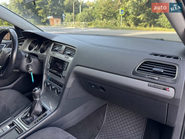 Фольксваген Гольф 2015 в Красилове на Automoto.ua Черный Фольксваген Гольф, объемом двигателя 1.6 л и пробегом 220 тыс. км за 8800 $, фото 60 на Automoto.ua