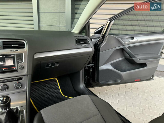 Чорний Фольксваген Гольф, об'ємом двигуна 1.6 л та пробігом 204 тис. км за 10900 $, фото 19 на Automoto.ua