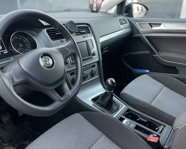 Черный Фольксваген Гольф, объемом двигателя 1.6 л и пробегом 209 тыс. км за 9600 $, фото 34 на Automoto.ua