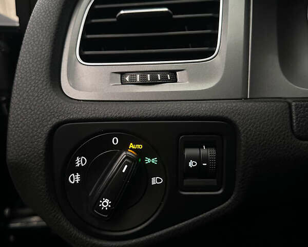 Черный Фольксваген Гольф, объемом двигателя 1.6 л и пробегом 285 тыс. км за 10350 $, фото 26 на Automoto.ua