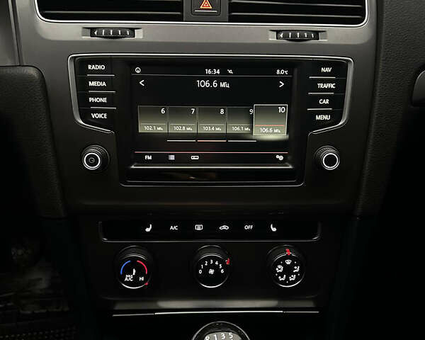 Черный Фольксваген Гольф, объемом двигателя 1.6 л и пробегом 285 тыс. км за 10350 $, фото 19 на Automoto.ua