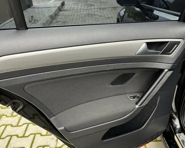 Черный Фольксваген Гольф, объемом двигателя 1.8 л и пробегом 195 тыс. км за 8999 $, фото 25 на Automoto.ua