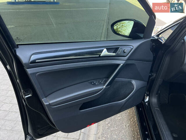 Черный Фольксваген Гольф, объемом двигателя 2 л и пробегом 213 тыс. км за 16999 $, фото 16 на Automoto.ua