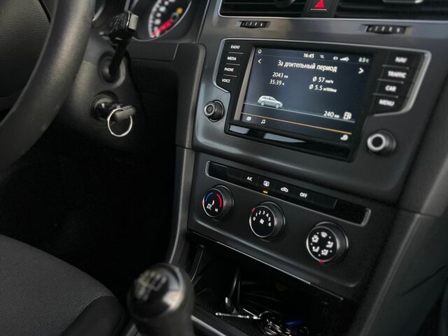 Черный Фольксваген Гольф, объемом двигателя 1.6 л и пробегом 209 тыс. км за 9600 $, фото 1 на Automoto.ua