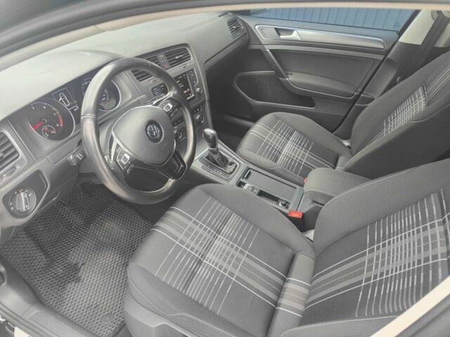 Черный Фольксваген Гольф, объемом двигателя 2 л и пробегом 329 тыс. км за 10999 $, фото 6 на Automoto.ua