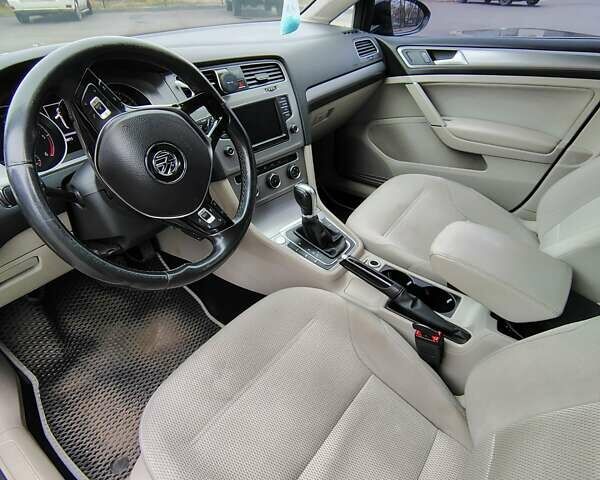 Черный Фольксваген Гольф, объемом двигателя 1.97 л и пробегом 220 тыс. км за 11800 $, фото 4 на Automoto.ua