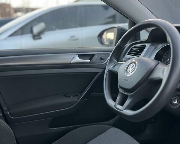 Черный Фольксваген Гольф, объемом двигателя 1.6 л и пробегом 209 тыс. км за 9600 $, фото 23 на Automoto.ua