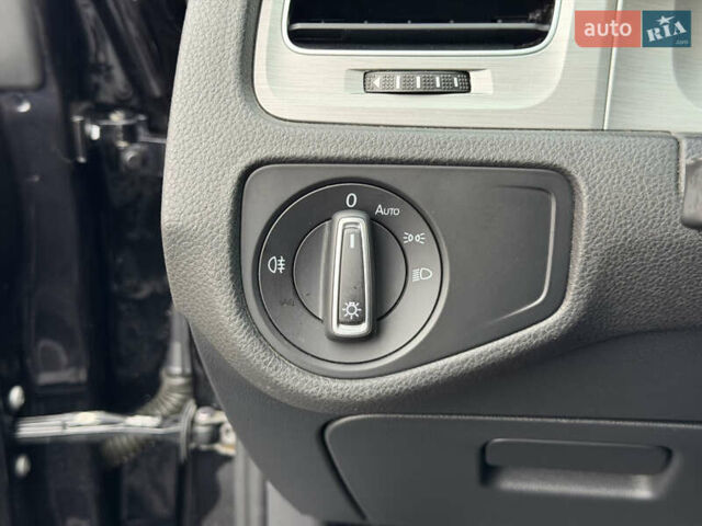 Черный Фольксваген Гольф, объемом двигателя 2 л и пробегом 159 тыс. км за 12999 $, фото 56 на Automoto.ua