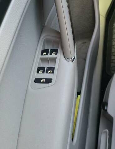 Черный Фольксваген Гольф, объемом двигателя 1.97 л и пробегом 228 тыс. км за 12500 $, фото 22 на Automoto.ua