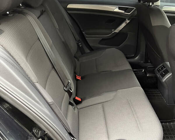 Черный Фольксваген Гольф, объемом двигателя 1.8 л и пробегом 195 тыс. км за 8999 $, фото 28 на Automoto.ua