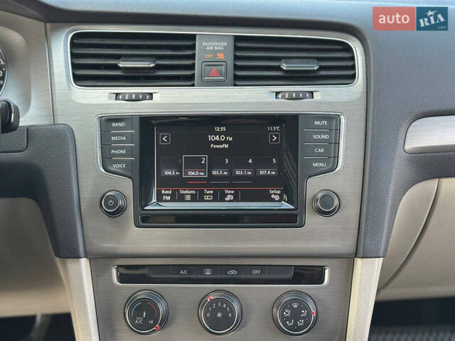 Черный Фольксваген Гольф, объемом двигателя 1.97 л и пробегом 96 тыс. км за 12699 $, фото 23 на Automoto.ua