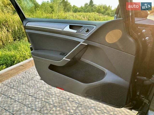 Черный Фольксваген Гольф, объемом двигателя 1.6 л и пробегом 223 тыс. км за 11900 $, фото 25 на Automoto.ua