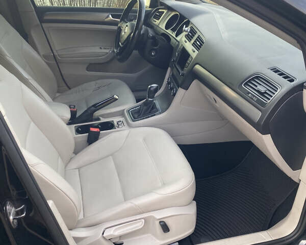 Черный Фольксваген Гольф, объемом двигателя 1.8 л и пробегом 210 тыс. км за 11900 $, фото 12 на Automoto.ua