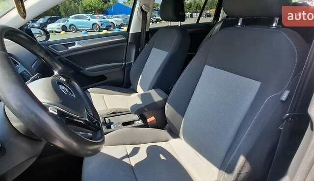 Черный Фольксваген Гольф, объемом двигателя 1.6 л и пробегом 275 тыс. км за 9700 $, фото 11 на Automoto.ua