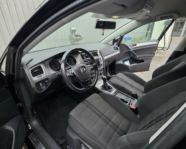 Черный Фольксваген Гольф, объемом двигателя 2 л и пробегом 210 тыс. км за 12300 $, фото 5 на Automoto.ua