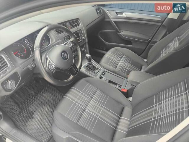 Черный Фольксваген Гольф, объемом двигателя 1.97 л и пробегом 325 тыс. км за 11800 $, фото 3 на Automoto.ua