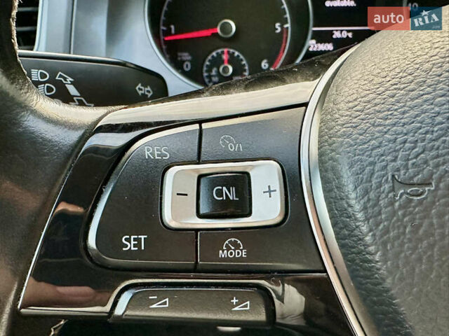 Черный Фольксваген Гольф, объемом двигателя 1.6 л и пробегом 223 тыс. км за 11900 $, фото 42 на Automoto.ua