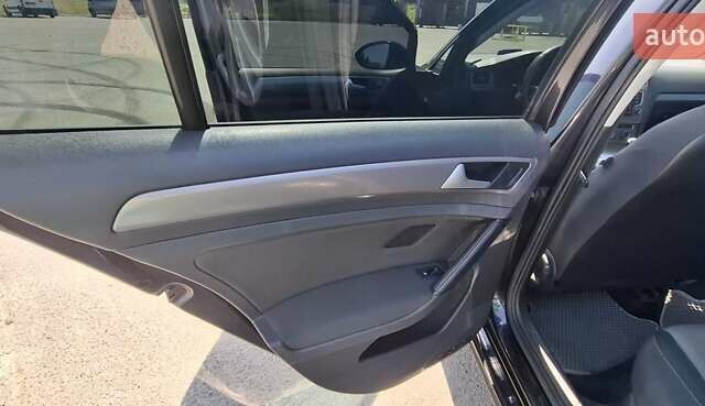 Черный Фольксваген Гольф, объемом двигателя 1.6 л и пробегом 275 тыс. км за 9700 $, фото 8 на Automoto.ua