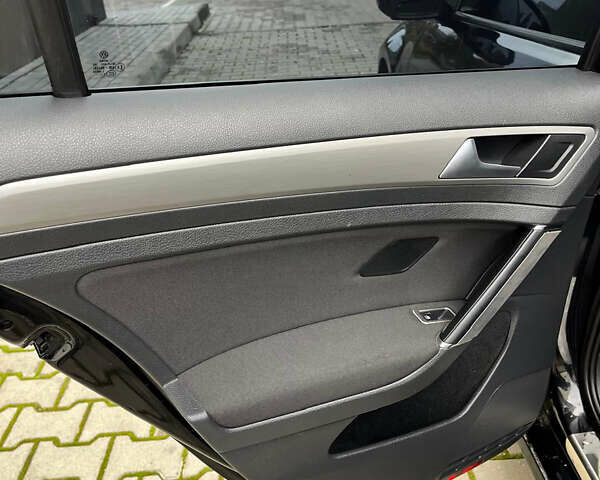 Черный Фольксваген Гольф, объемом двигателя 1.8 л и пробегом 195 тыс. км за 8999 $, фото 14 на Automoto.ua