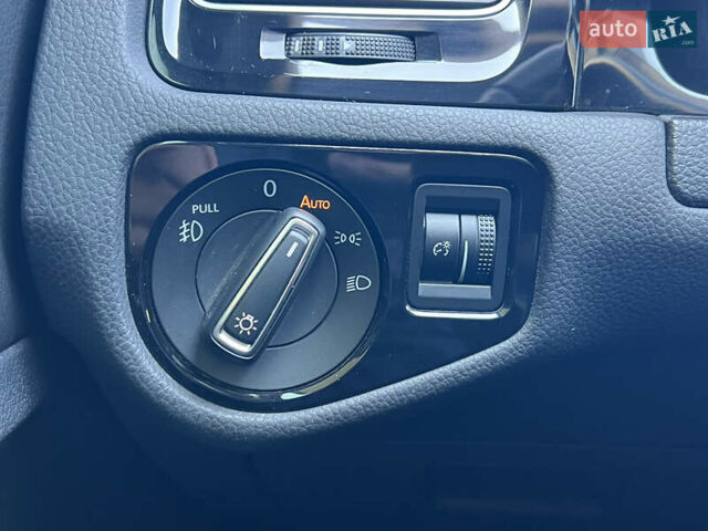 Черный Фольксваген Гольф, объемом двигателя 2 л и пробегом 213 тыс. км за 16999 $, фото 27 на Automoto.ua