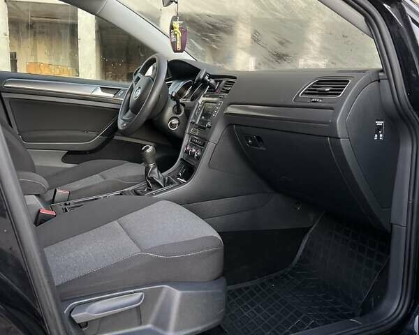 Черный Фольксваген Гольф, объемом двигателя 1.6 л и пробегом 209 тыс. км за 9600 $, фото 16 на Automoto.ua