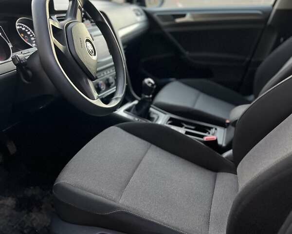 Черный Фольксваген Гольф, объемом двигателя 1.6 л и пробегом 209 тыс. км за 9600 $, фото 18 на Automoto.ua