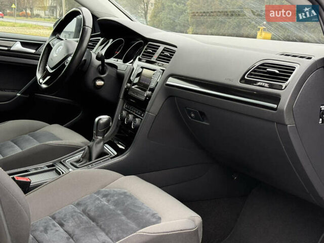 Черный Фольксваген Гольф, объемом двигателя 2 л и пробегом 242 тыс. км за 13290 $, фото 42 на Automoto.ua