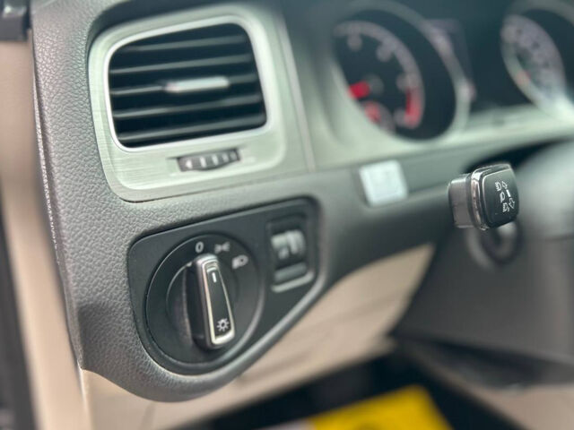 Черный Фольксваген Гольф, объемом двигателя 2 л и пробегом 108 тыс. км за 13000 $, фото 12 на Automoto.ua